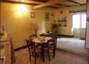 casa gialla in stile siciliano vicino Etna e Taormina, Francavilla Di Sicilia